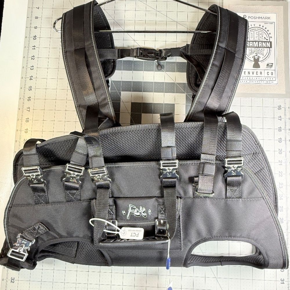 DOG CARRIER  |  RARE by F.C.T.  |  XL 24-35 LBS  |  QUALITY  |  (NWT)  |